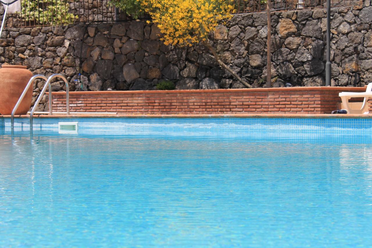 Hotel Le Cisterne Dell'Etna Calcerana-Marina Exterior foto